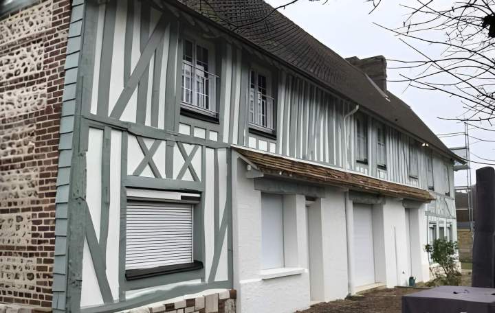 Peinture extérieure d'une maison à colombages Martinique